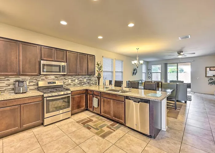 Walk To State Farm Stadium! Family-friendly Escape * Glendale